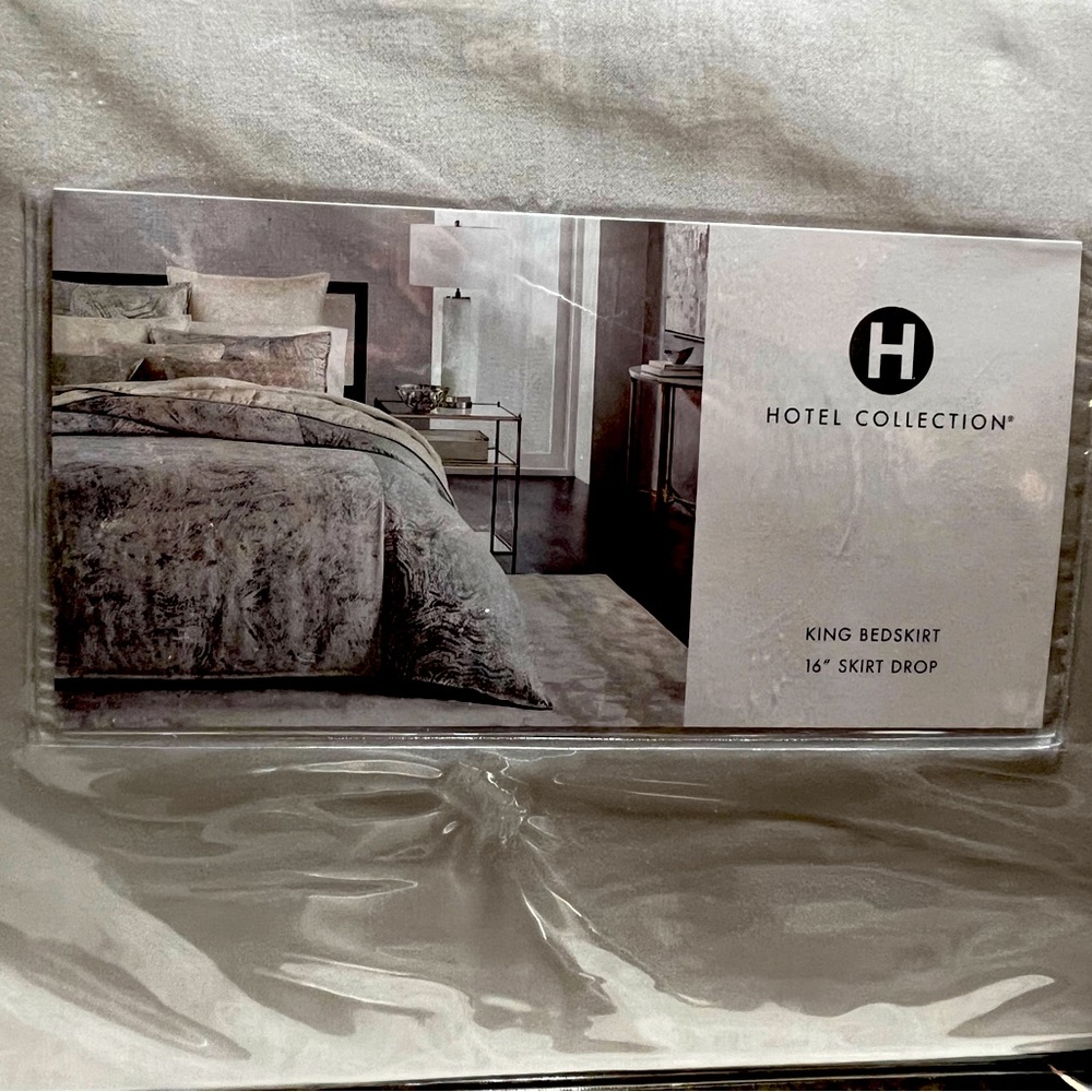NWT Home Collection bedskirt